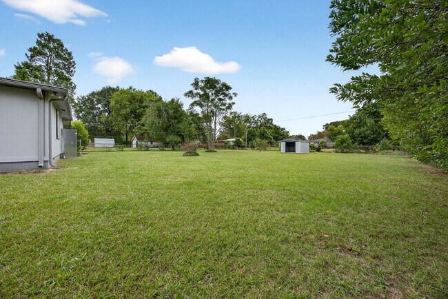 Building Photo - HUGE YARD IN THE HEART OF WECO!