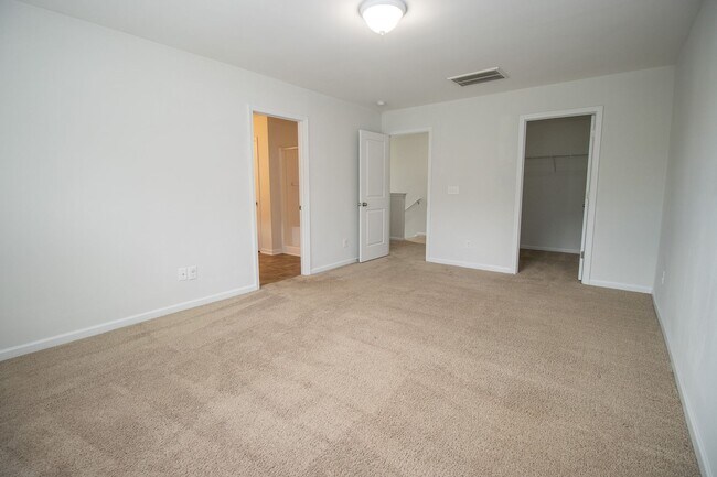 Building Photo - 22 Routhland Ct