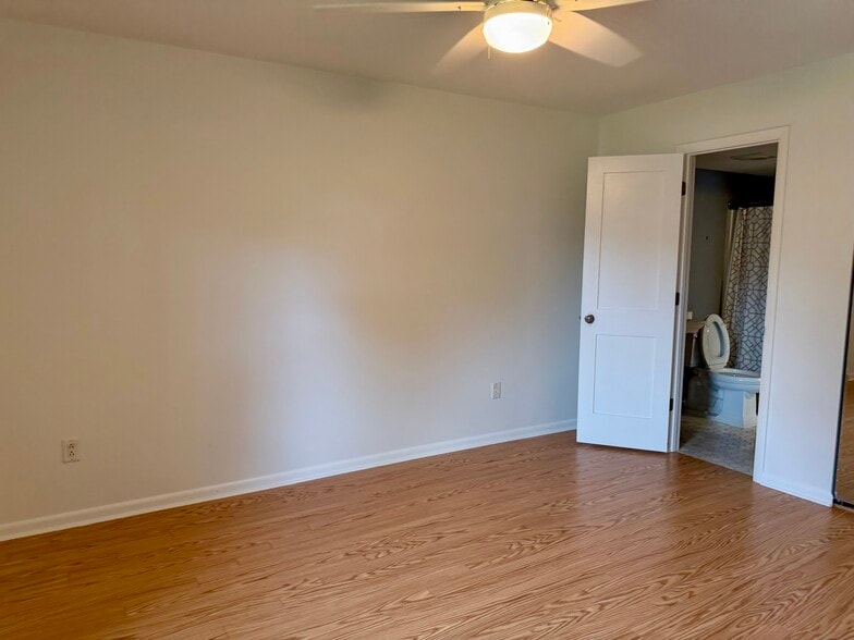 Building Photo - 8388 SE Croft Cir