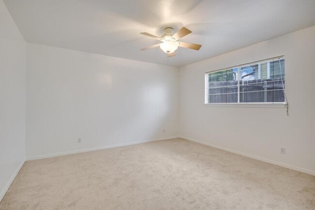Building Photo - 1201 Dailey St