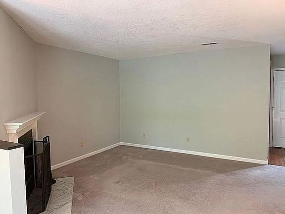 Building Photo - 2030 Silverbrook Dr