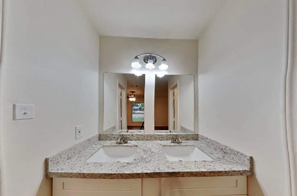 Building Photo - 10507 Mills Walk Dr