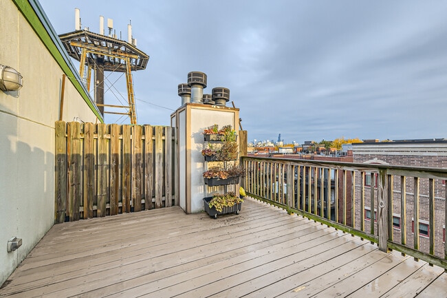 Building Photo - 2333 W Saint Paul Ave