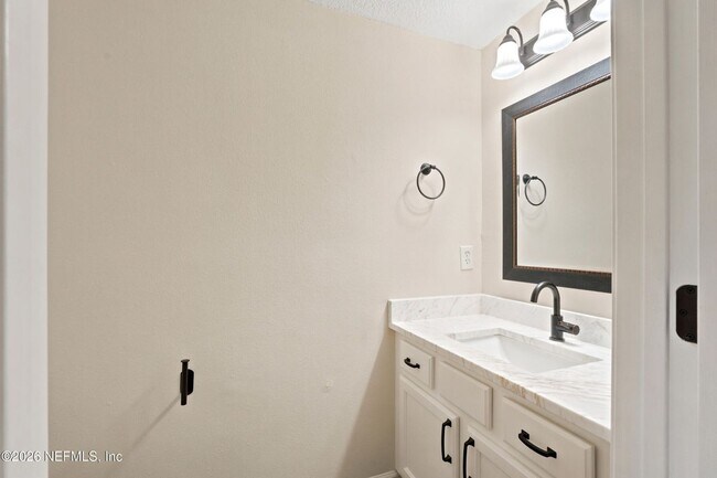 Building Photo - 577 Scrub Jay Dr