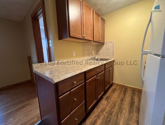 Building Photo - 106 Tuttle St