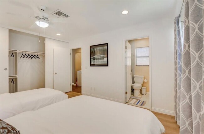 Building Photo - 7385 Vireo Dr