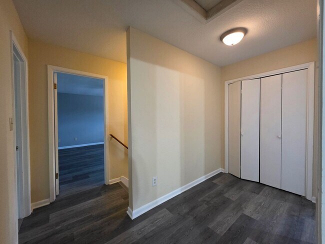 Building Photo - 7819 Hearthstone Cir