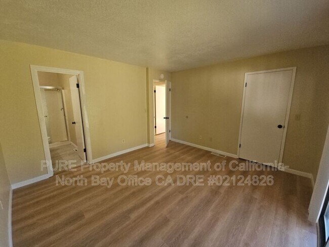 Building Photo - 120 Oak Manor Dr