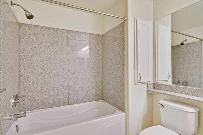 Building Photo - Large Santa Clara 1 Bedroom Condo in Rivermark Area