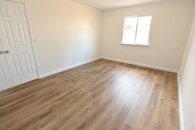 Building Photo - 1227 Spokane Dr