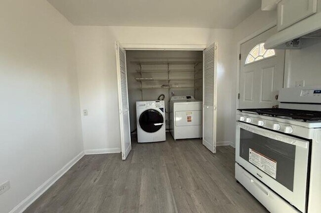 Building Photo - 36855 Elizabeth Dr