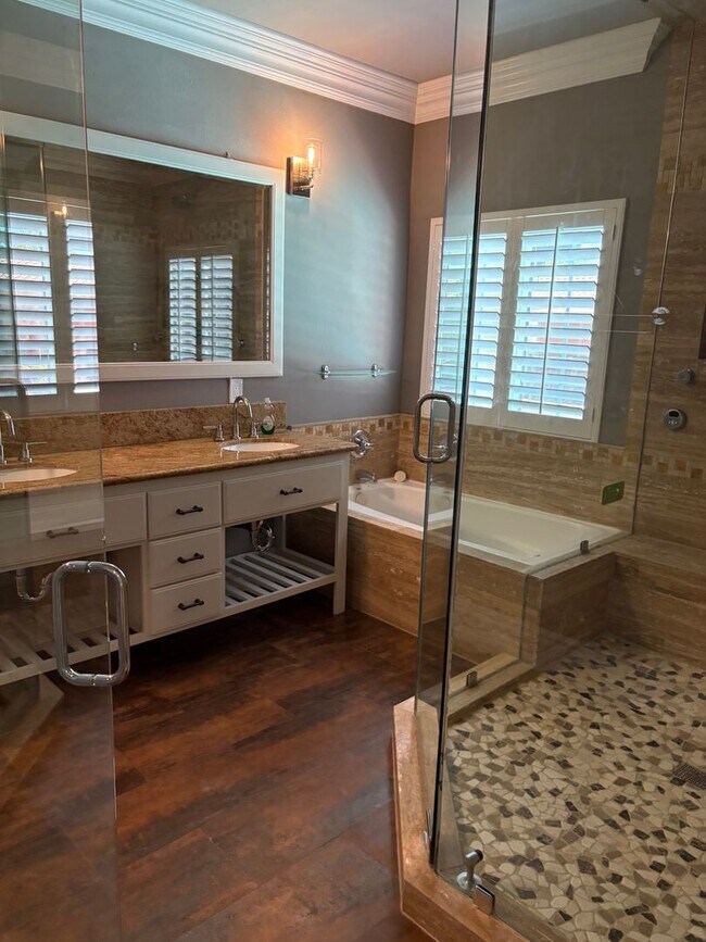 Building Photo - Spectacular-Remodeled 4-Bedroom Home with Pool, Spa, + 600 sqft Bonus Space in lovely Sylmar neig...