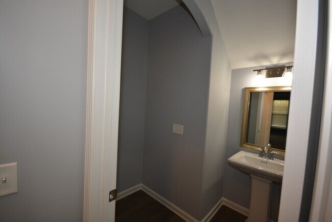 Building Photo - "Luxurious 5-Bed in, Pooler!"