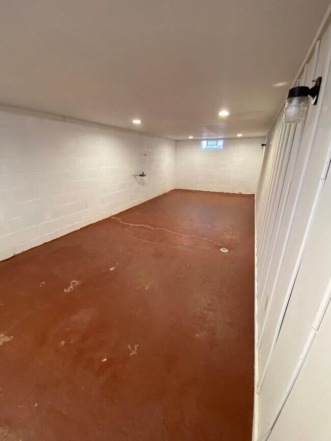 Building Photo - 2 Bedroom | 1 Bathroom Single-Family Home Near OSU – Pets Welcome!