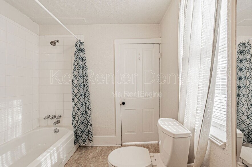 Building Photo - 2033 S Clayton St