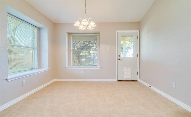 Building Photo - 2901 Rainy River Dr