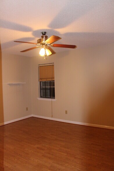 Building Photo - 359 Jamestown Manor Dr