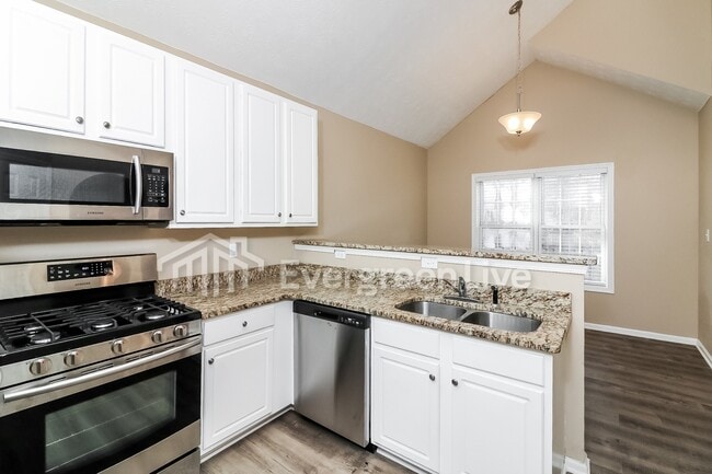 Building Photo - 2385 Lake Royale Dr