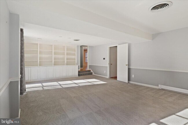 Building Photo - 6543 Cedarwood Ct