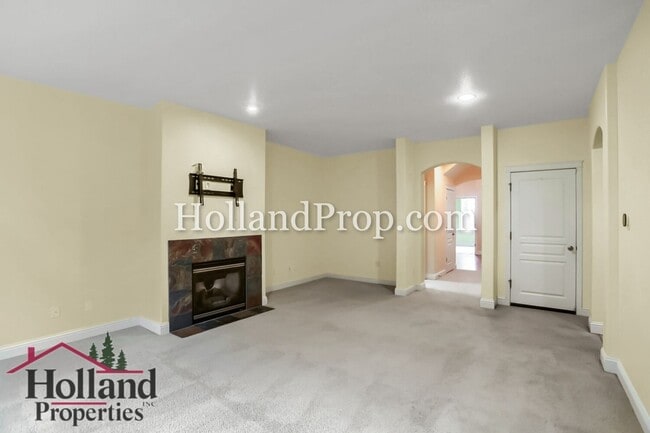 Building Photo - Must See, Beautiful 4 bedroom home in Hillsboro