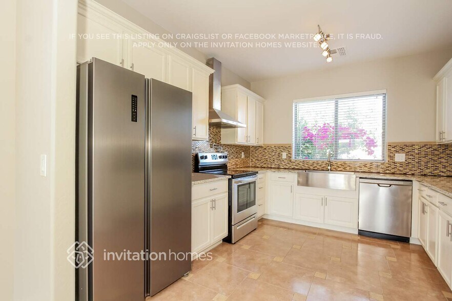 Building Photo - 3413 S 122nd Ln