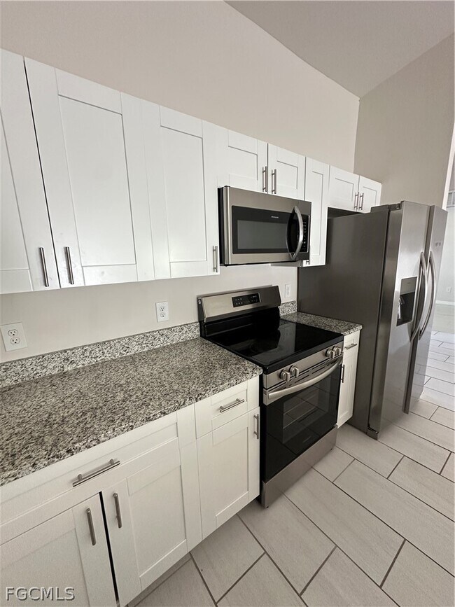 Building Photo - 604 SE 8th Terrace