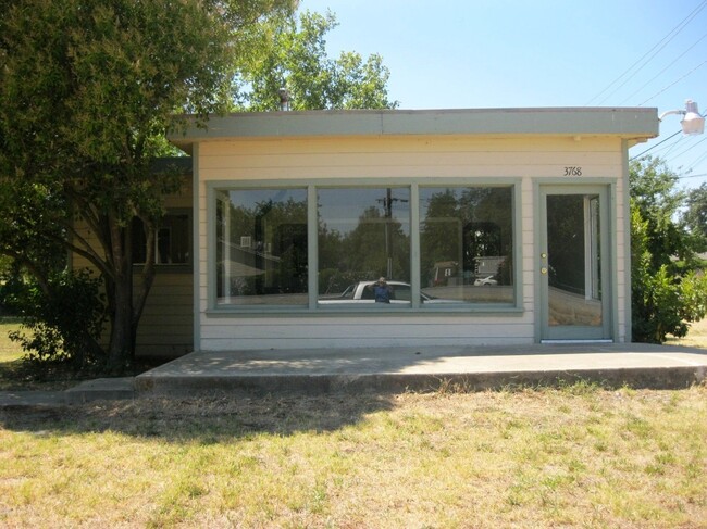 Building Photo - Cute little cottage in Cottonwood