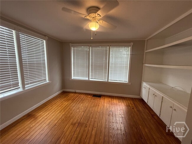 Building Photo - 504 N Maple St