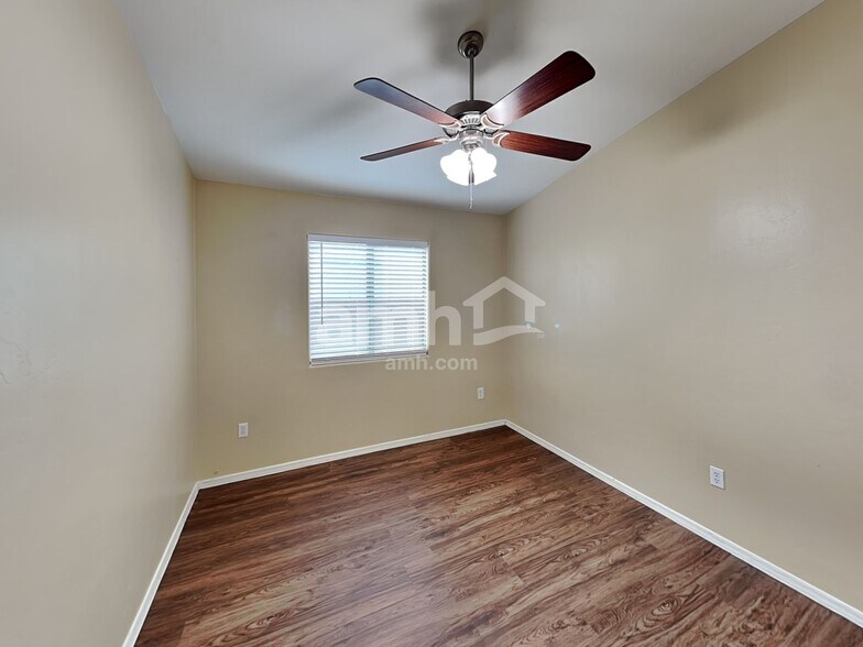 Building Photo - 4013 E Shadow Branch Dr