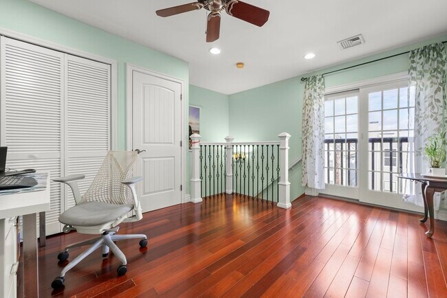 Building Photo - 77 W 17th St