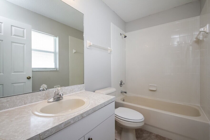 Building Photo - 10404 Summerview Cir