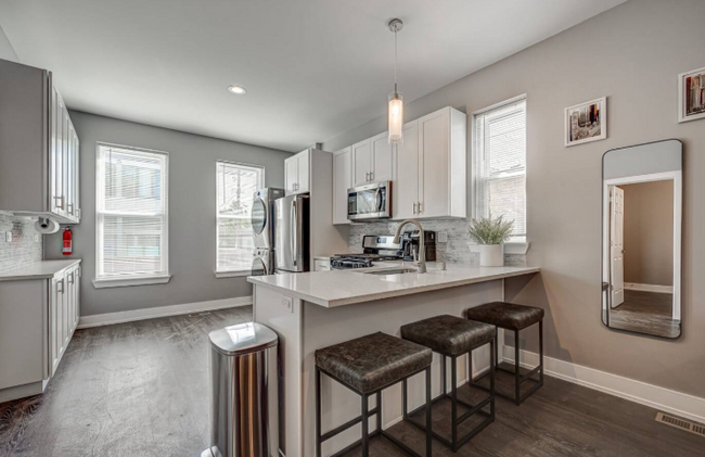 Kitchen - 2433 S Oakley Ave