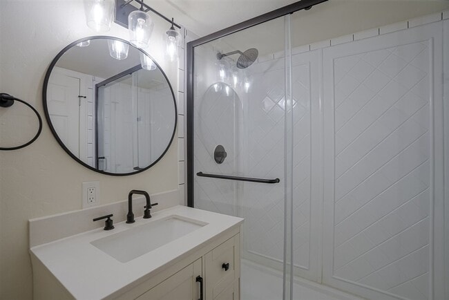 Building Photo - Price Reduction!  2 bedroom, 2 bath condo near the airport