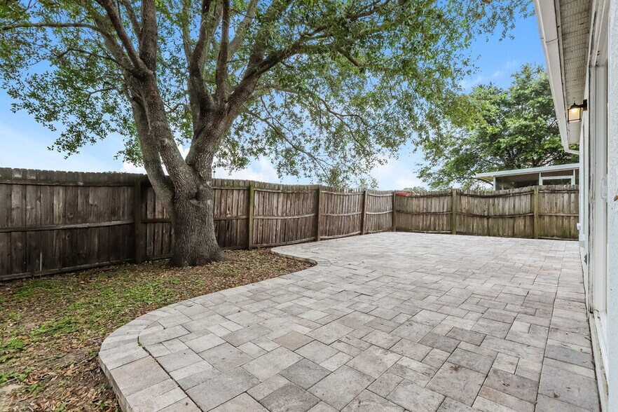 Building Photo - 447 Maple Pointe Dr