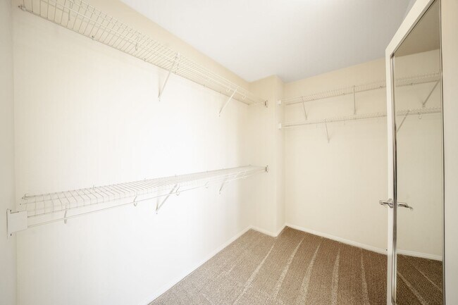 Building Photo - 4 Bedroom View Home in Emerald Heights | 3-Car Garage | Guard Gated Community