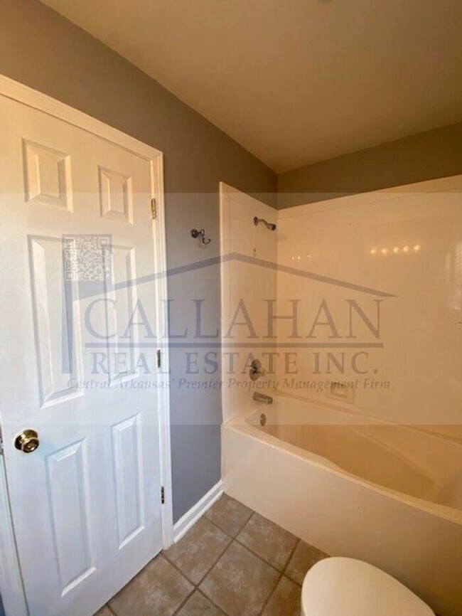 Building Photo - Sherwood 2 Bedroom Townhome