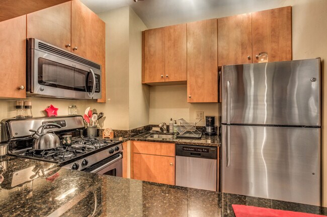 Building Photo - Two Bed Near Northeastern - No Fee