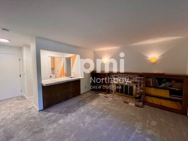 Building Photo - 3552 Larchmont Ct