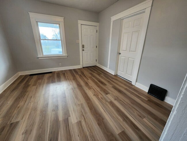 Building Photo - 12709 Parkhill Ave