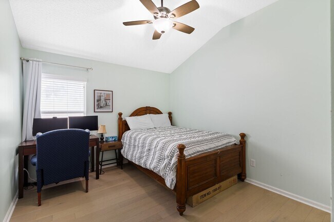 Building Photo - NW Westchester 4 Bedroom 2 Bath Home