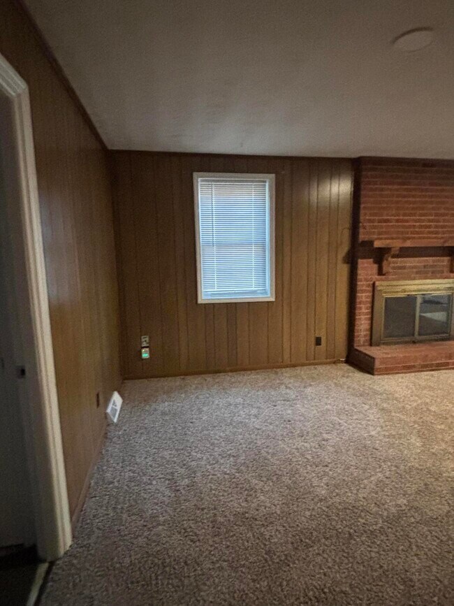 Building Photo - 919 Seminole Ave