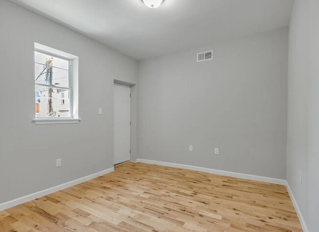 Building Photo - 410 Diamond St