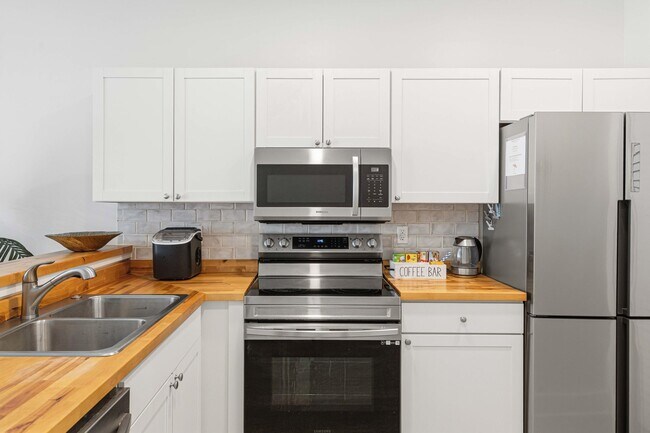 Building Photo - 207 Ann Cir