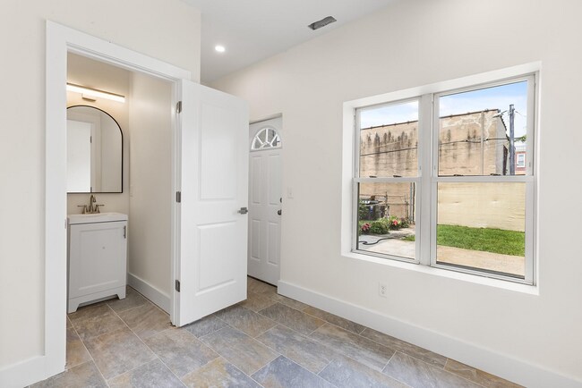 Building Photo - 2441 E Firth St