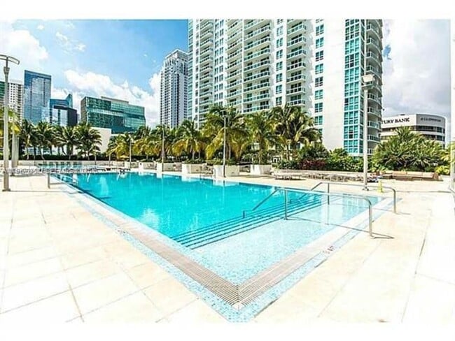 Building Photo - 950 Brickell Bay Dr