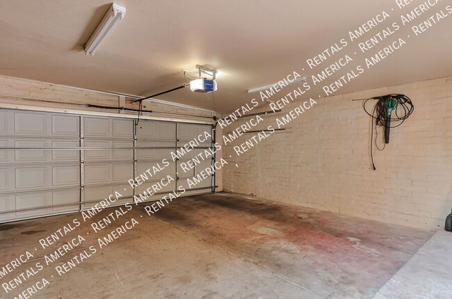 Building Photo - 5421 N Paseo de la Pereza