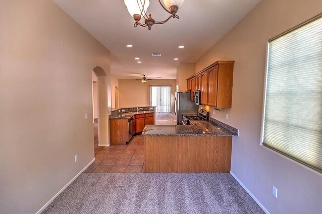 Building Photo - House For Rent