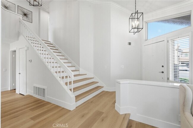 Building Photo - 7 San Vincente