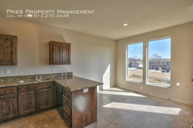 Building Photo - Cedar Springs Duplex - Available August 19th