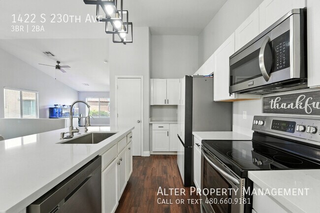Building Photo - 1422 S 230th Ave